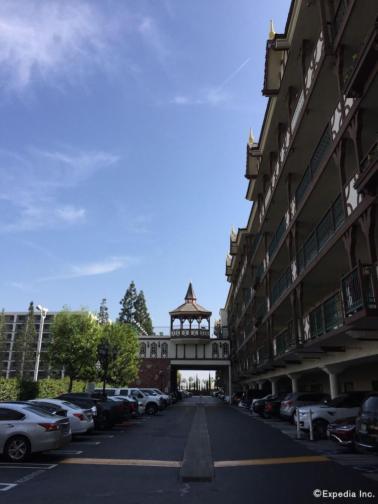 Anaheim Camelot Inn & Suites Εξωτερικό φωτογραφία