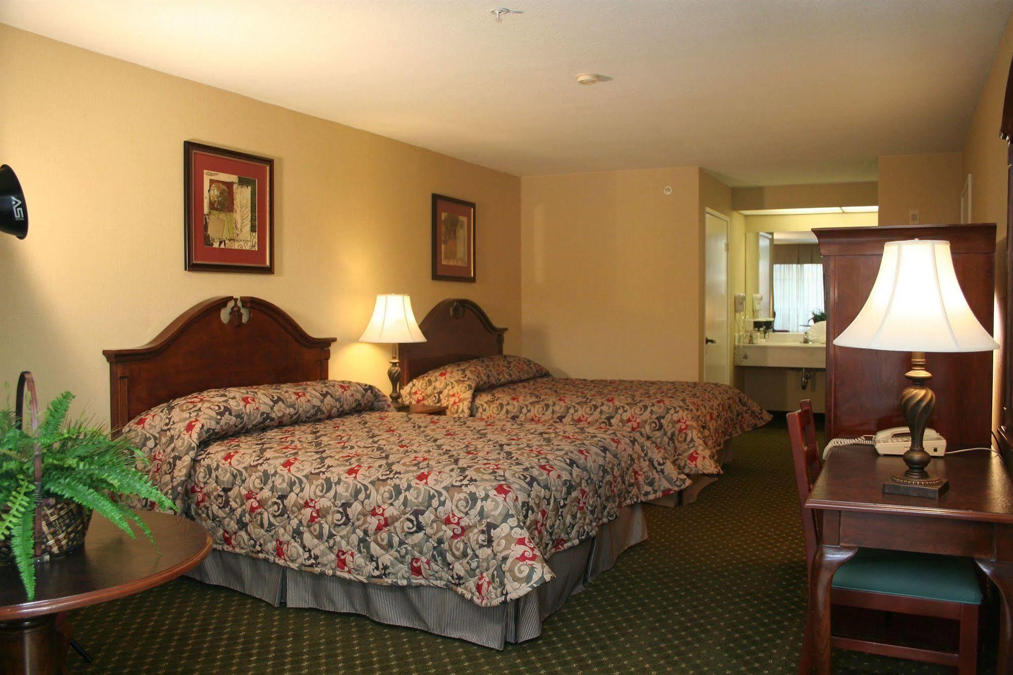 Anaheim Camelot Inn & Suites Δωμάτιο φωτογραφία