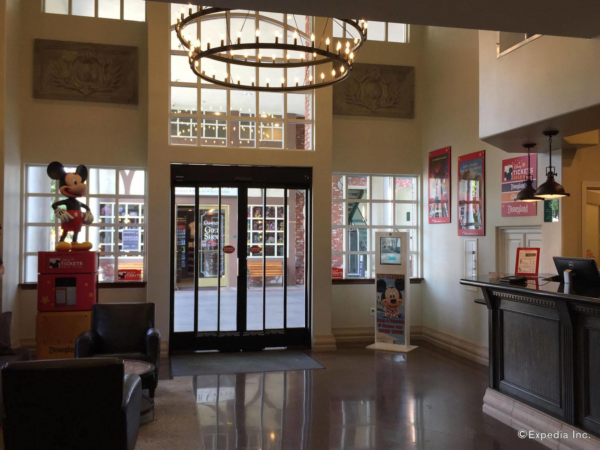 Anaheim Camelot Inn & Suites Εξωτερικό φωτογραφία