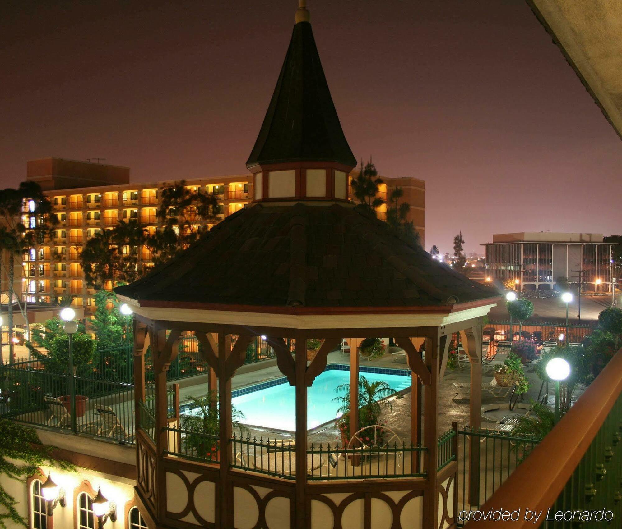 Anaheim Camelot Inn & Suites Εξωτερικό φωτογραφία