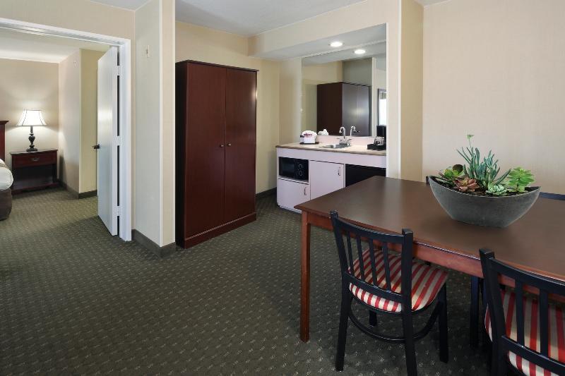 Anaheim Camelot Inn & Suites Εξωτερικό φωτογραφία